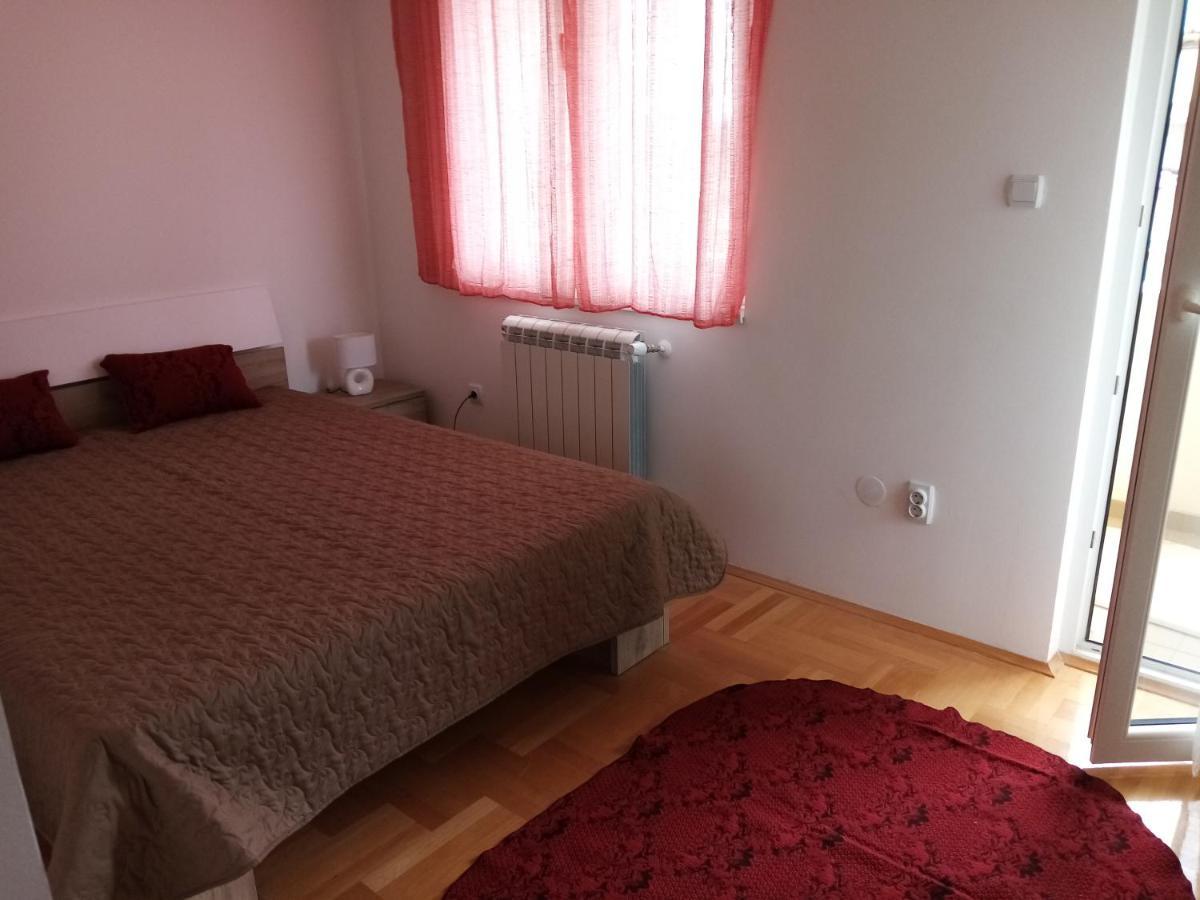 Apartman Maca Pirot Esterno foto