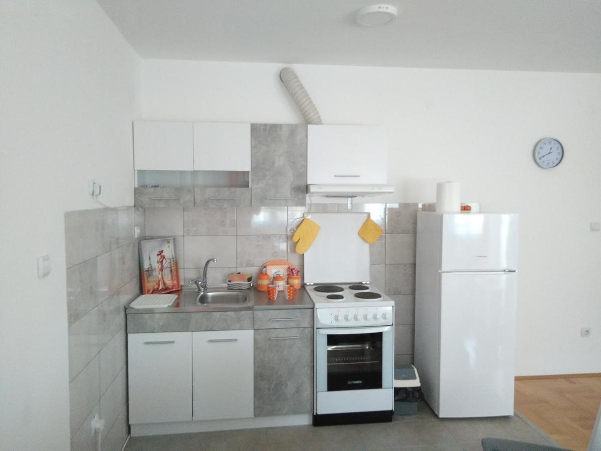 Apartman Maca Pirot Esterno foto