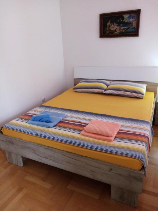 Apartman Maca Pirot Esterno foto